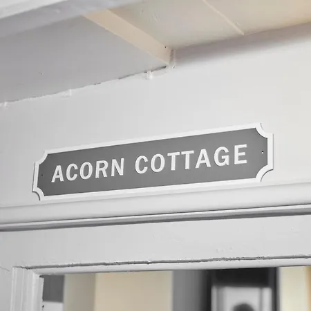Host & - Acorn Feriehus