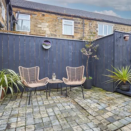 Host & - Acorn * Guisborough
