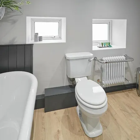 Host & - Acorn * Guisborough